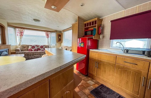 Clacton-on-Sea House | 8 berth caravan for hire at St Osyth Beach Holiday Park ref 28012HV