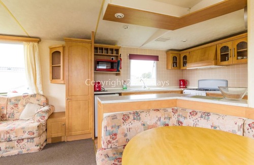Clacton-on-Sea House | 8 berth caravan for hire at St Osyth Beach Holiday Park ref 28012HV