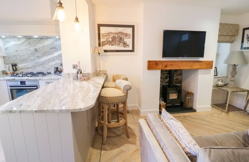 Conwy Cottage | 8 CROWN LANE, pet friendly, country holiday cottage in Conwy
