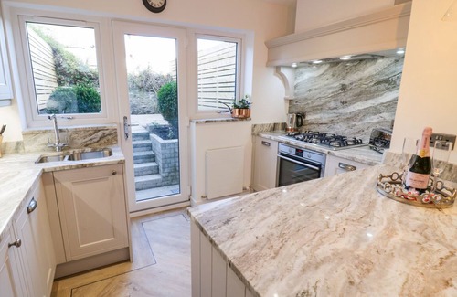 Conwy Cottage | 8 CROWN LANE, pet friendly, country holiday cottage in Conwy