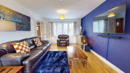 Epworth House | 8 double beds in a 5 bedroom house, pets welcome