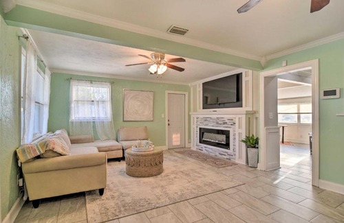St. Petersburg - Clearwater House | 8 Mi to Beach Family-Friendly, Pastel Gem!