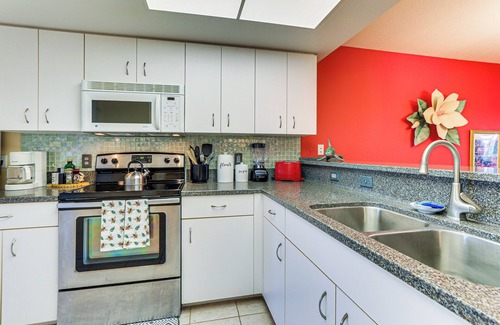 Englewood Condo | 8 Mi to Beach w/Pool Access: Englewood Condo!