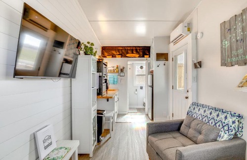 Woodville House | 8 Mi to Cathedral Caverns Tiny Home Hideaway