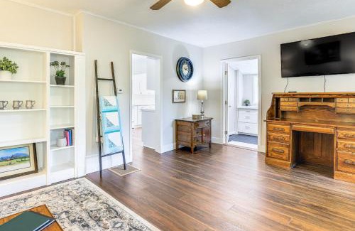 Carver House | 8 Mi to Columbia River Gorge Cottage with Deck!