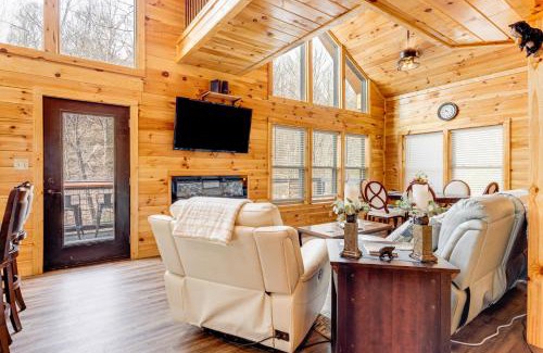 Sevierville House | 8 Mi to Dollywood Cabin with Hot Tub and Decks!