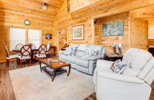 Sevierville House | 8 Mi to Dollywood Cabin with Hot Tub and Decks!