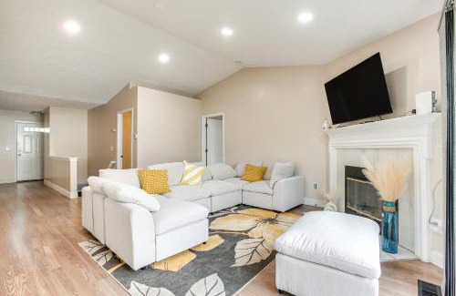 Columbus House | 8 Mi to Downtown Pet-Friendly Columbus Home