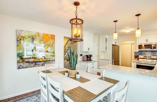 Overland Park House | 8 Mi to Dtwn Overland Park: Townhome w/Yard!