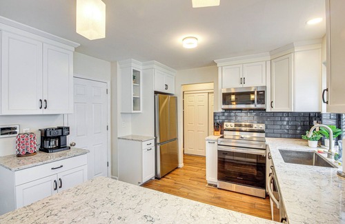 Overland Park House | 8 Mi to Dtwn Overland Park: Townhome w/Yard!