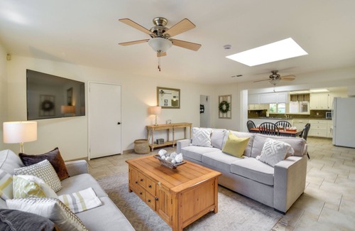 Roosevelt House | 8 Mi to Dtwn: Spacious Home w/Fire Pit in Fresno!
