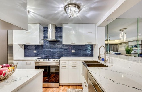Palm Harbor Apartment | 8 Mi to Honeymoon Island Golf Getaway with Balcony!