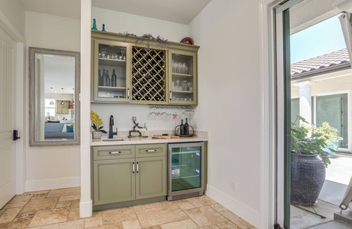 Acampo House | 8 Mi to Lodi Lake: Luxe Home w/On-Site Vineyard