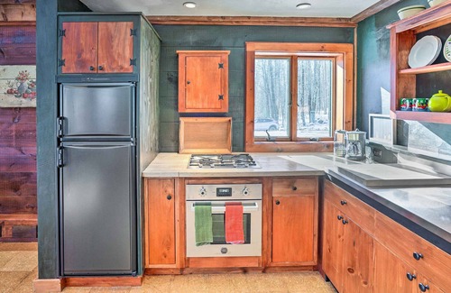 Andover Apartment | 8 Mi to Okemo Mtn: Charming Ludlow Studio!