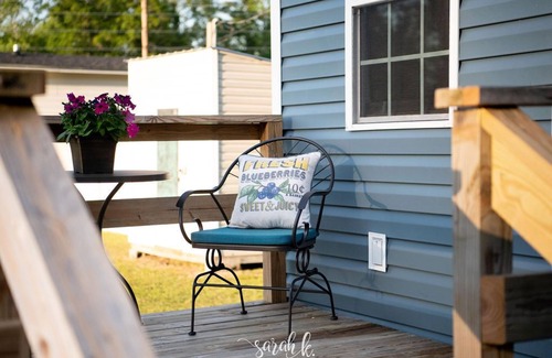 Swansboro Cottage | 8 miles to Emerald Isle 4 miles to the boat ramp Lots of room for any size boat