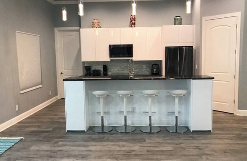 South Venice House | 8 min drive to a Beach. Family Beach Getaway wSaltwater Pool