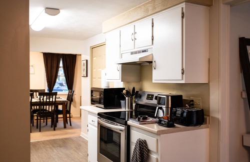 Park Forest Village House | 8 Minutes from Beaver Stadium & Downtown l 4 Bedroom &1.5 Bath with Wifi