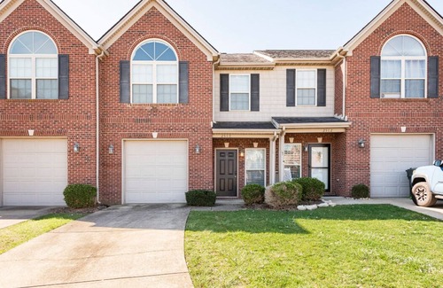Lexington House | 8 MINUTES TO KENTUCKY HORSE PARK! Two-story Luxury Townhome