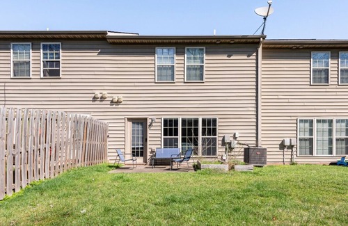 Lexington House | 8 MINUTES TO KENTUCKY HORSE PARK! Two-story Luxury Townhome