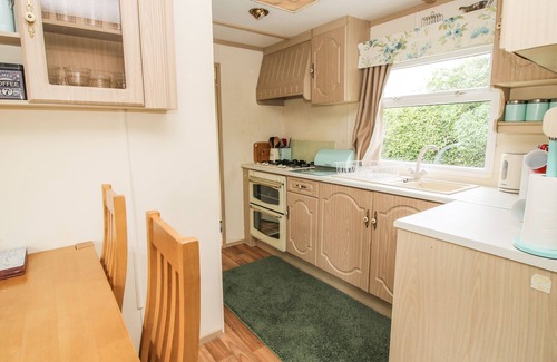 Much Wenlock Cottage | 8 OLD ORCHARD, family friendly, with a garden in Much Wenlock