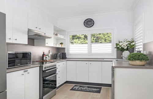 Moss Vale Apartment | 8 on Clarence - perfectly located in the centre of town