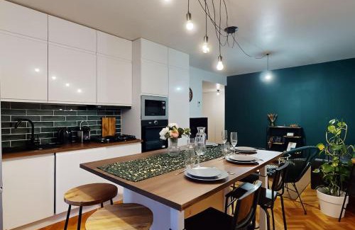 Le Kremlin-Bicetre Apartment | 8 People - 4 rooms - 2 salle de bain - Metro 7 & 14 - Porte Italie - Private Car Park- Wifi