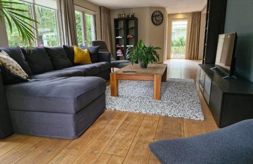 Diessen House | 8 pers vakantiehuis met natuur- sauna en bubbelbad