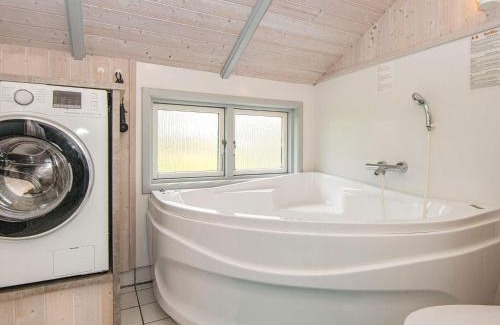 Hvidbjerg Strand House | 8 person holiday home in Børkop-By Traum