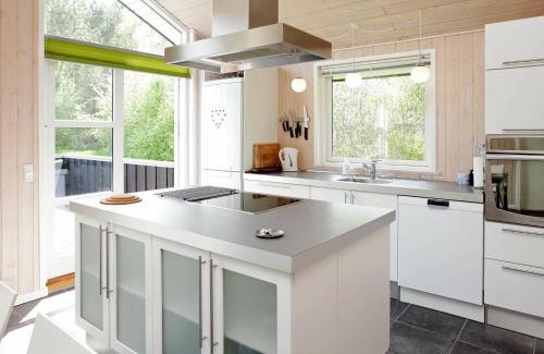 Aalbaek House | 8 person holiday home in lb k