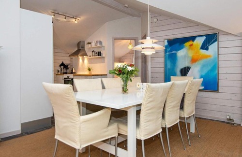 Ronde House | 8 person holiday home in R nde