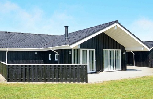 Skaven Strand House | 8 person holiday home in Tarm