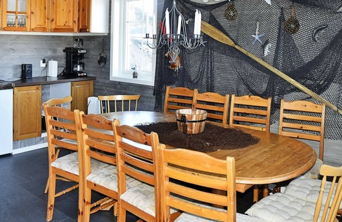 Bomlo House | 8 person holiday home in Urangsvåg