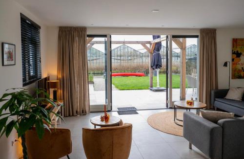 Roelofarendsveen Villa | 8 persons waterfront Villa