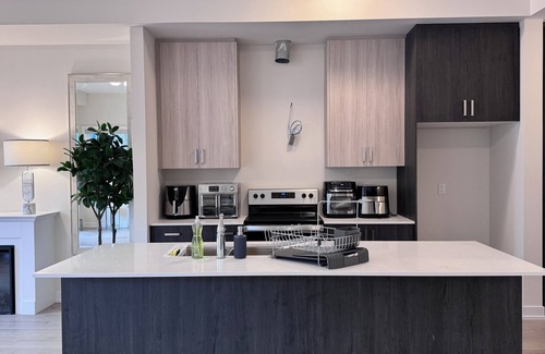 Richmond Hill House | 8 Queen Beds - Bayview Estate Modern Elegant Town Residence