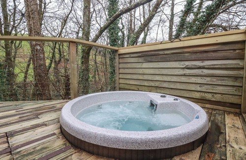 Looe Cottage | 8 STREAMSIDE, pet friendly, luxury holiday cottage in Lanreath