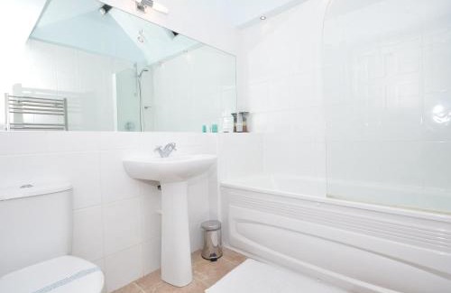Torquay City Centre House | 8 Torwood Gables