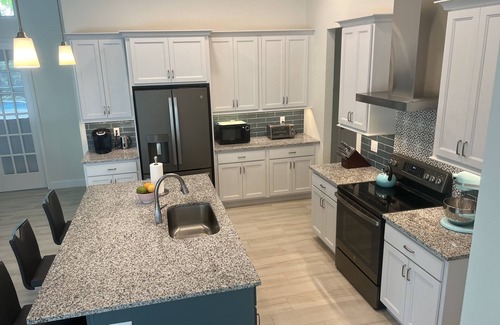 Port Charlotte House | 8 Turtles Villa, 5 bedrooms, child friendly, pool, spa, minutes to Boca Grande