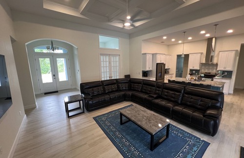 Port Charlotte House | 8 Turtles Villa, 5 bedrooms, child friendly, pool, spa, minutes to Boca Grande