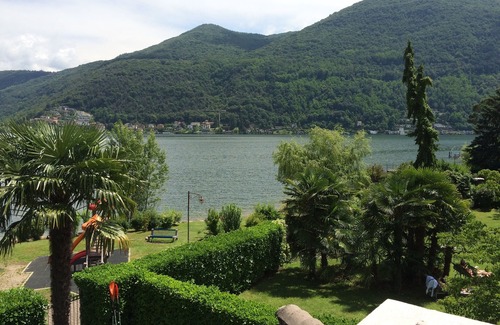 Brusimpiano Apartment | 80 m2 3-room house directly on Lake Lugano for a maximum of 4 people