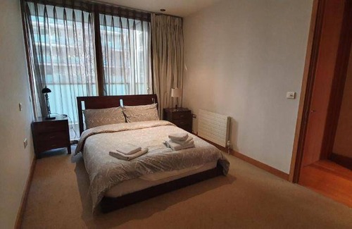 North Wall Apartment | 80 m² Apartment ∙ 2 bedrooms ∙ 5 guests