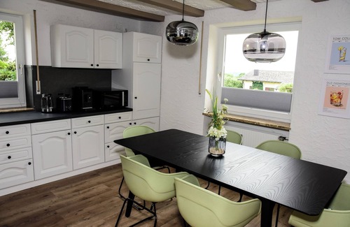 Nassenfels Apartment | 80 m² apartment, own entrance, terrace and garden, close to shopping facilities