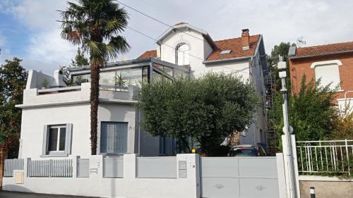 La Terrasse Apartment | 80 m2 appartement indépendant, 4 personnes et plus, piscine et jardin Direct Gare Aéroport