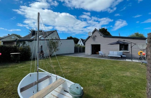 Saint-Laurent-sur-Mer House | 80 m² House ∙ 2 bedrooms ∙ 4 guests