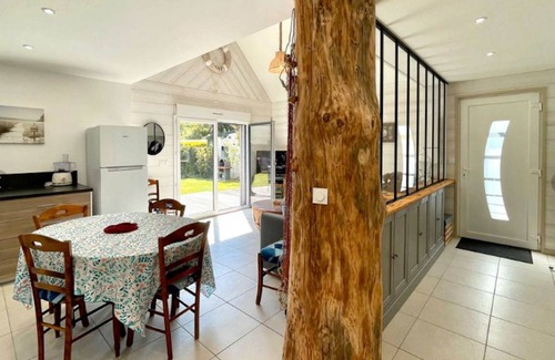 Saint-Laurent-sur-Mer House | 80 m² House ∙ 2 bedrooms ∙ 4 guests