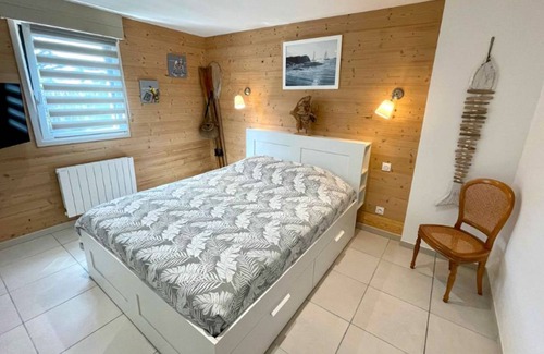 Saint-Laurent-sur-Mer House | 80 m² House ∙ 2 bedrooms ∙ 4 guests