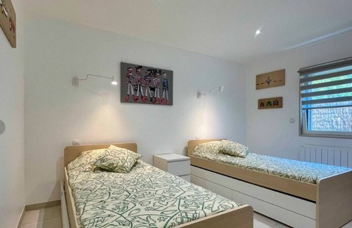 Saint-Laurent-sur-Mer House | 80 m² House ∙ 2 bedrooms ∙ 4 guests
