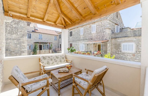 Vrboska House | 80 m² House ∙ 2 bedrooms ∙ 6 guests