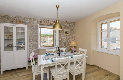 Vrboska House | 80 m² House ∙ 2 bedrooms ∙ 6 guests