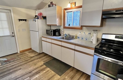 South Casco Cottage | 80' of direct waterfrontage on the Crooked River