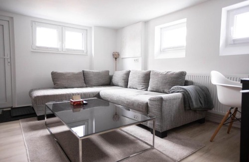 Vinnhorst Apartment | 80qm - 4 rooms - private parking - Keller-Basement - MalliBase Apartments